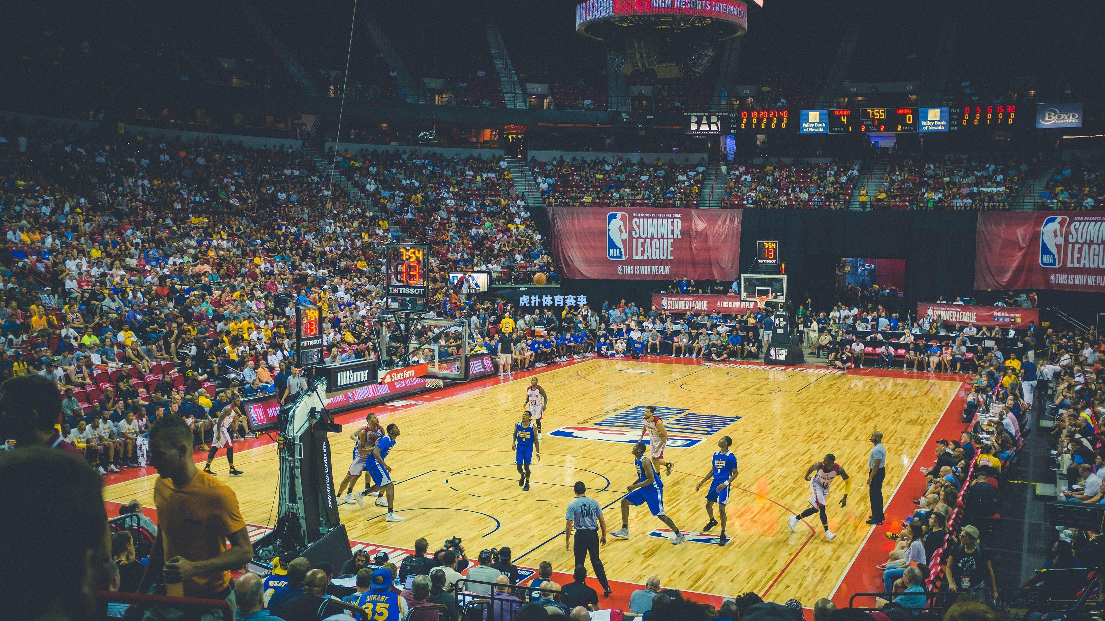 周六西甲焦点战，奥维耶多主场迎战贝蒂斯，埃斯纳尔能否率队打破强敌封锁？